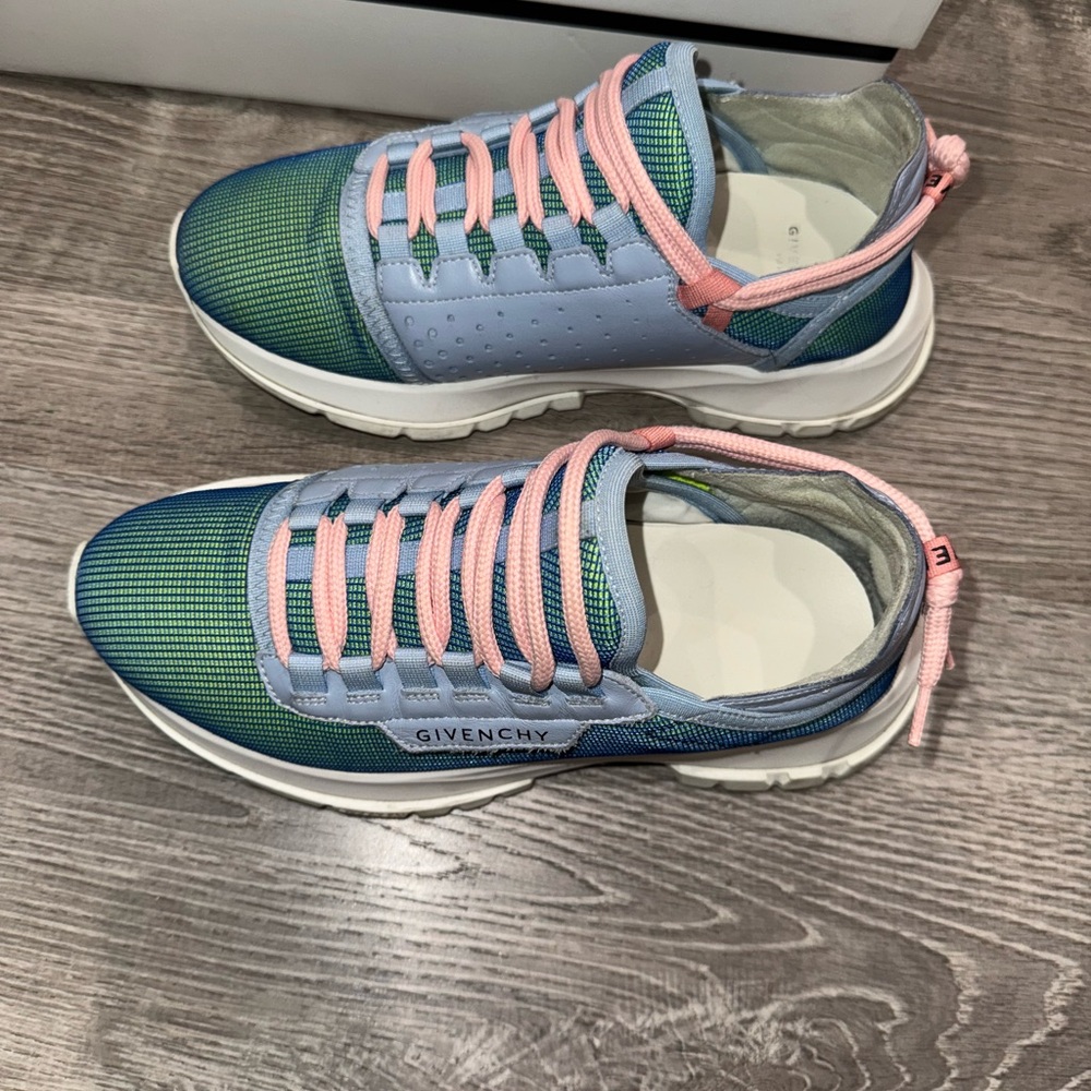 Authentic Givenchy Spectre Low Runner Sneakers Pi… - image 6